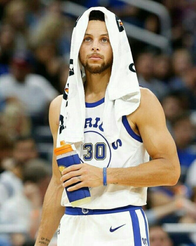 何一举一动 何一举一动